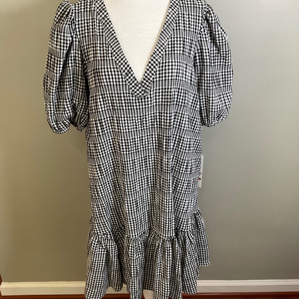 CALVIN KLEIN; BLACK AND WHITE DRESS; KNEE  LENGTH